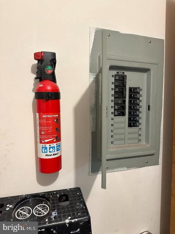 Building Photo - 31 Logan Ave