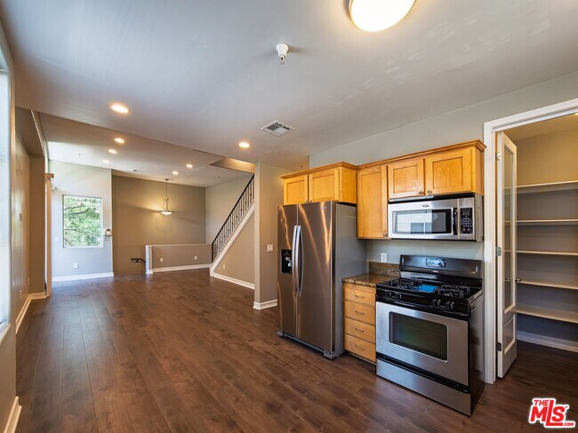Building Photo - 5237 Willowcrest Ave