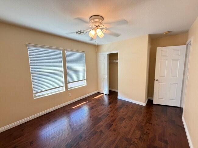 Building Photo - 5450 Pinecroft Dr