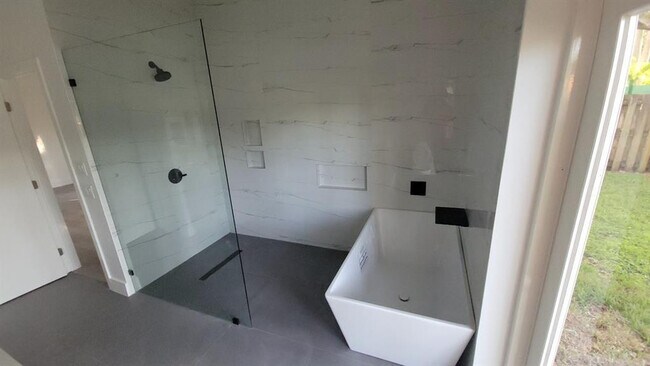 Building Photo - 1191 NW 101st Way