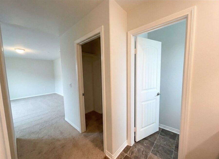 Building Photo - 27552 Gruber Dr