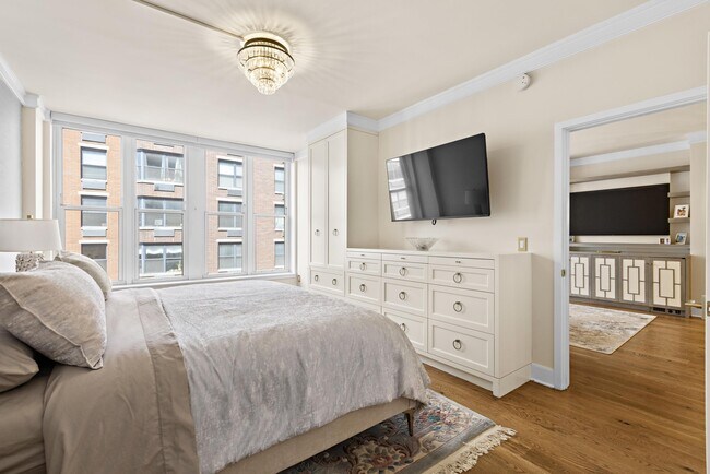 Building Photo - 1125 Maxwell Ln