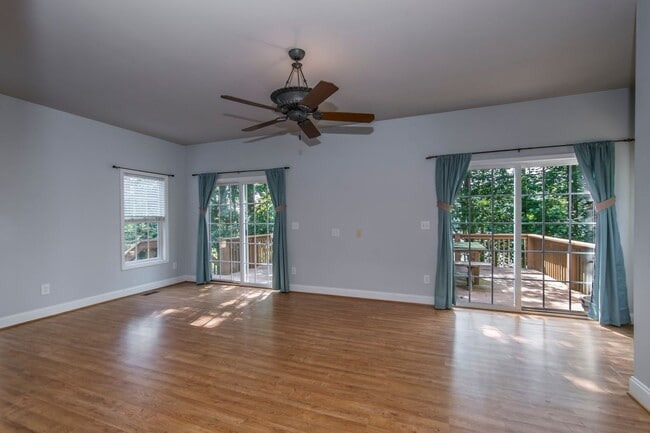 Building Photo - Rare opportunity to rent on LAKE MURRAY!