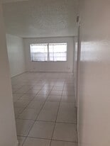 Building Photo - 5061 W Oakland Park Blvd