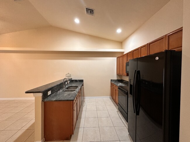 Building Photo - 3215 SW Santa Barbara Pl