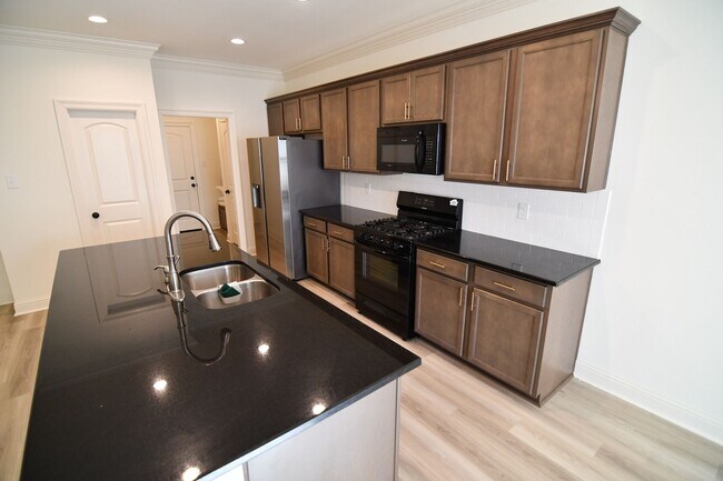 Building Photo - Trendy, 3 bedroom, 2 bath home in coveted Kenilworth Crossing Community near LSU