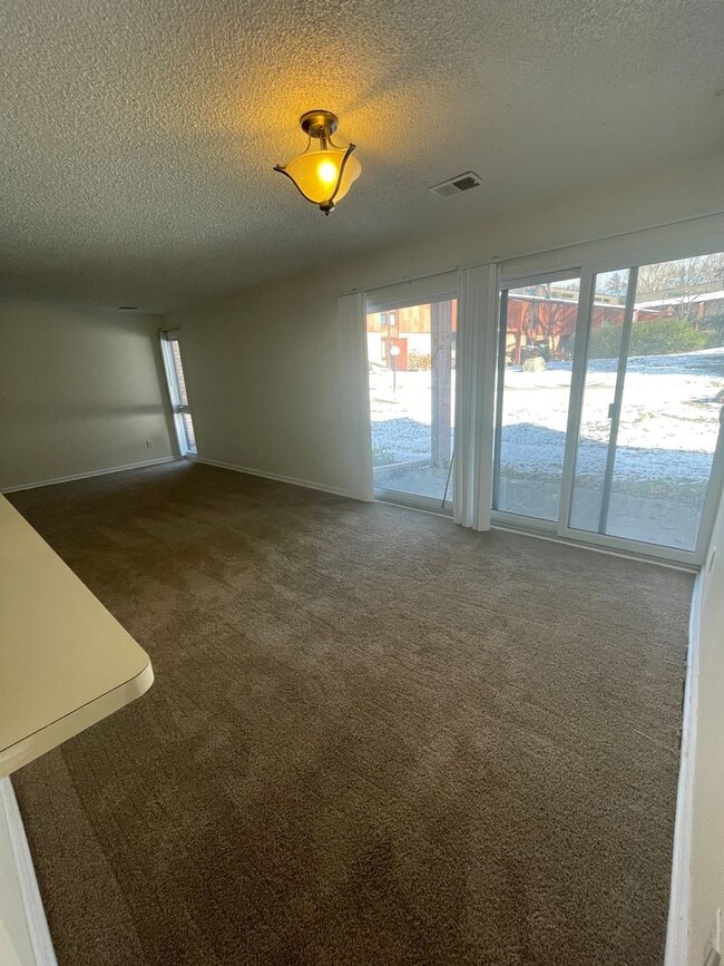 Building Photo - Two-Bed in Independence Condominium | Early Move-in Option!