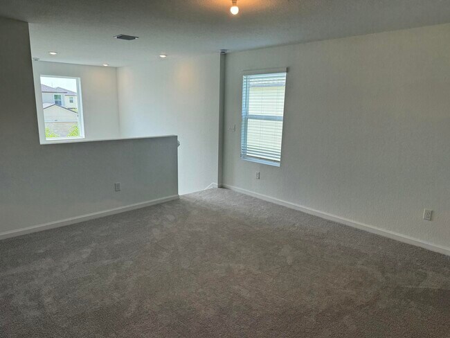 Building Photo - 664 Carlyle Wy