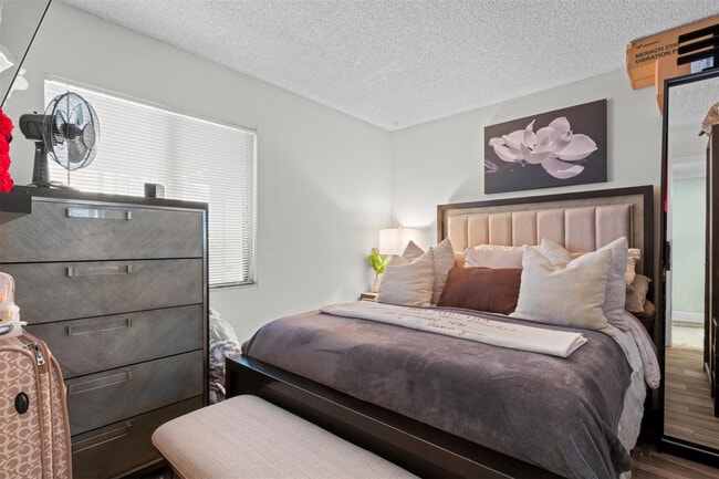 Building Photo - 7951 Southgate Blvd