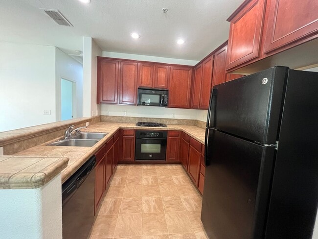 Building Photo - HAMPTON VILLAGE - 2 BR / 2 BA CONDO AVAILABLE NOW!