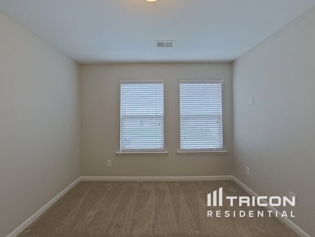 Building Photo - 2277 Wentworth Park Dr