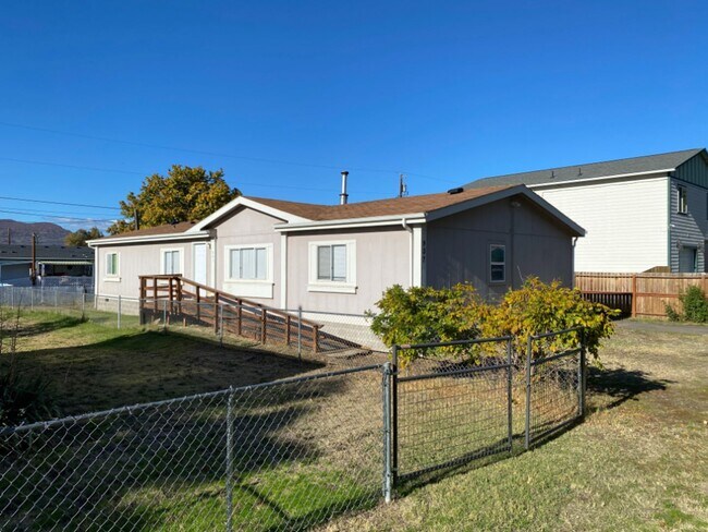 Primary Photo - Freshly Updated in Dallesport