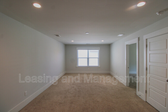 Building Photo - 1129 Bright Ct