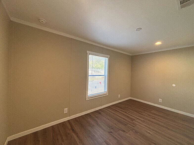 Building Photo - 231 Fryer St