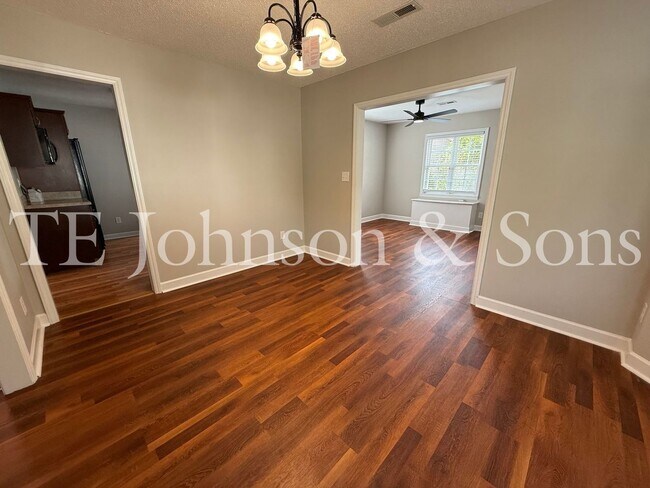 Building Photo - Spacious 3 Bedroom Home with Primary Suite on Main Level in Camden Forest