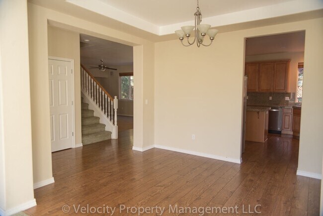 Building Photo - Large 5 Bedroom River Canyon Estates Home with Community Pool!