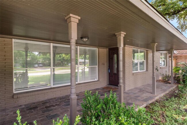 Building Photo - 5018 Willowbend Blvd