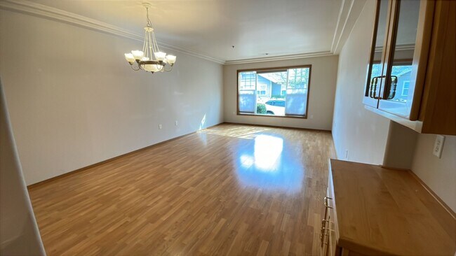Building Photo - 834 Pavilion Pl