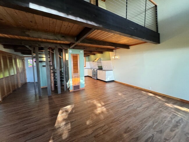 Building Photo - Beautiful Ocean Front Home in Seal Rock!