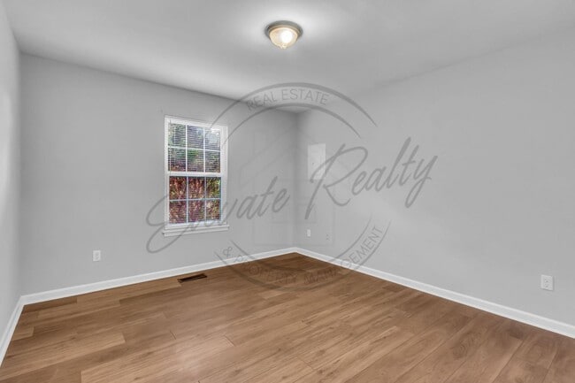 Building Photo - Two Bedroom Ranch Duplex in North Columbia (1/2 off first months rent)!