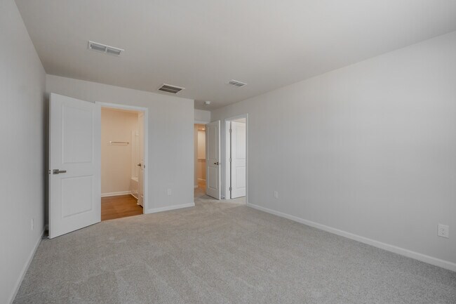 Building Photo - 113 Filly Ln