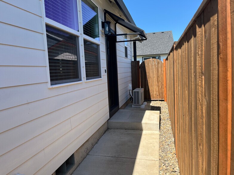 Building Photo - 2958 NW 15th Way