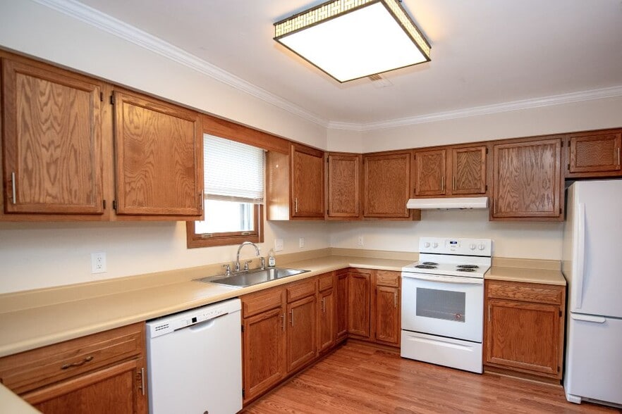 Building Photo - 123 Pierre Pl