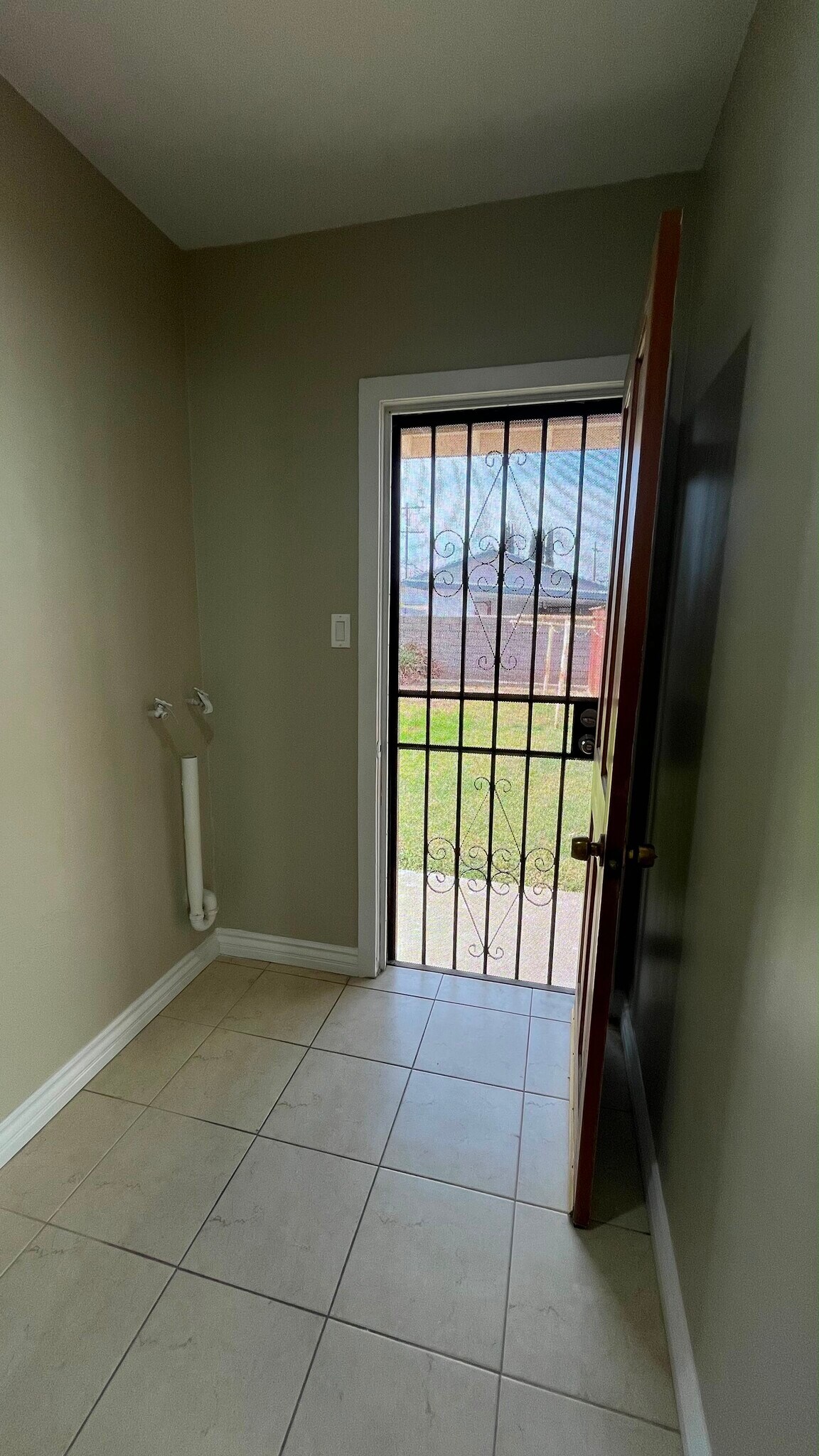 Back Entrance - 212 W Linda Vista Ave