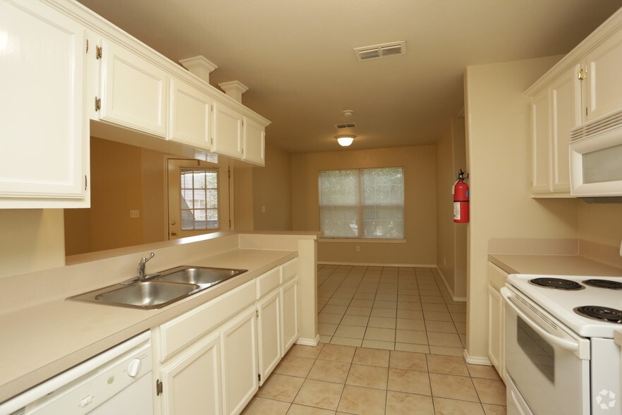 2 BD, 2 BA - 994 SF - Redbud Place Apartments