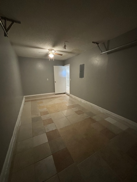Building Photo - 300 OLYMPIA CT