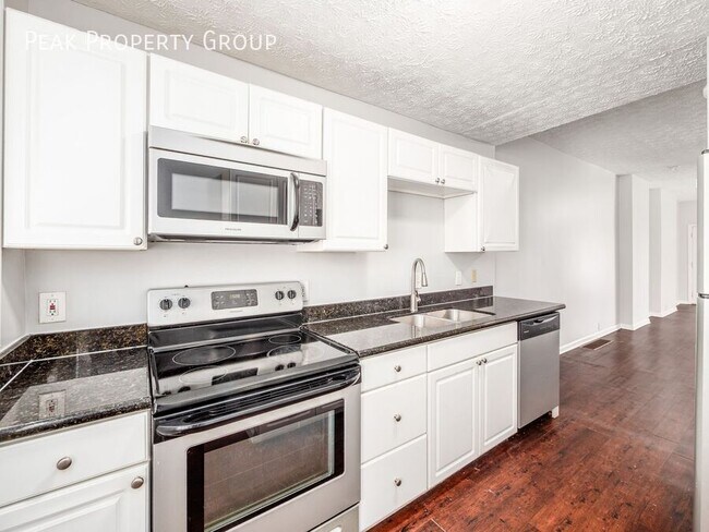 Building Photo - 419 E Mithoff St