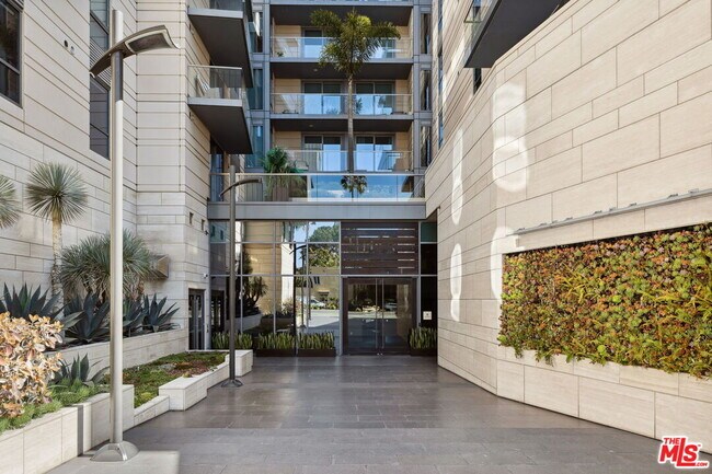 Building Photo - 1755 Ocean Ave