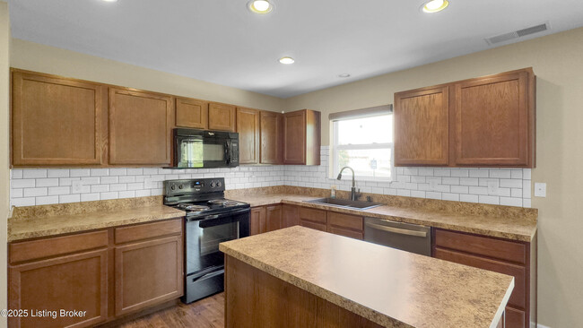 Building Photo - 17013 Green Crest Ln