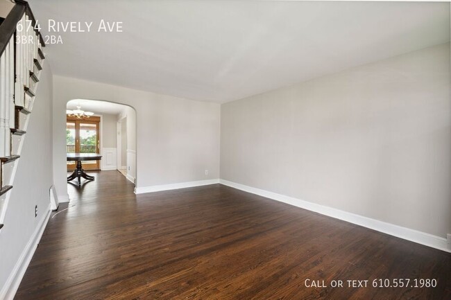 Building Photo - 674 Rively Ave