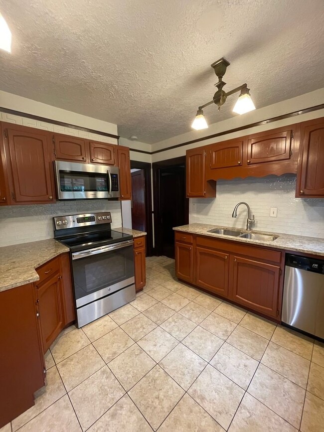 Building Photo - 3 Bedroom House Walking Distance to Purdue University