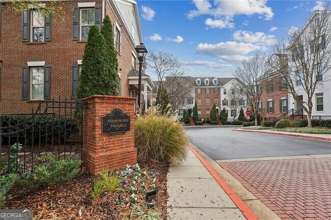 Building Photo - 305 Le Gran Bend