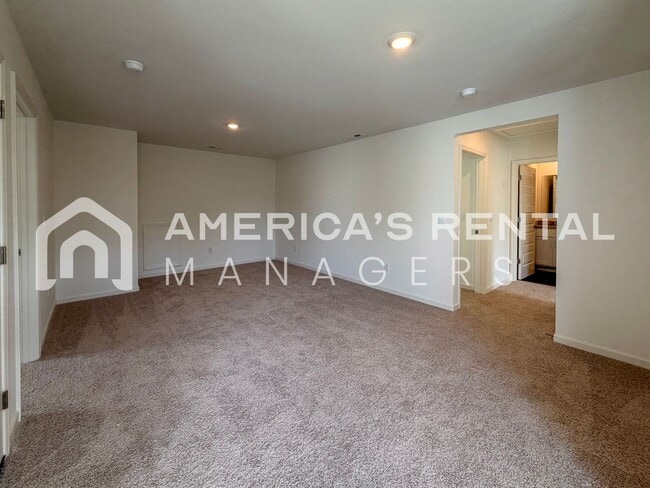 Building Photo - Modern Two Story Living in Doss Ferry - Available NOW!!