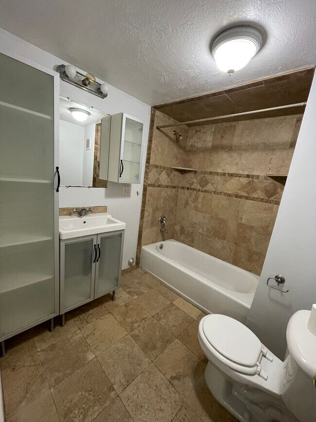 Building Photo - 40 N St E