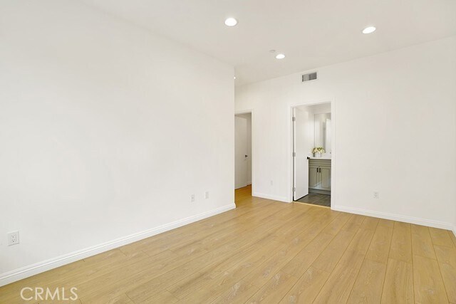 Building Photo - 5729 Willowcrest Ave