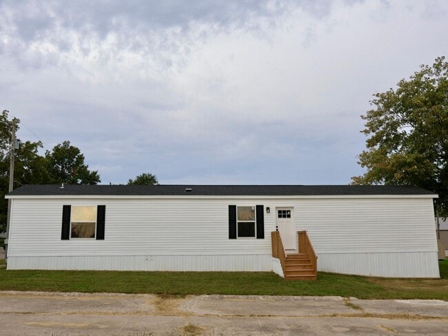 Primary Photo - 200 Gregory Ln