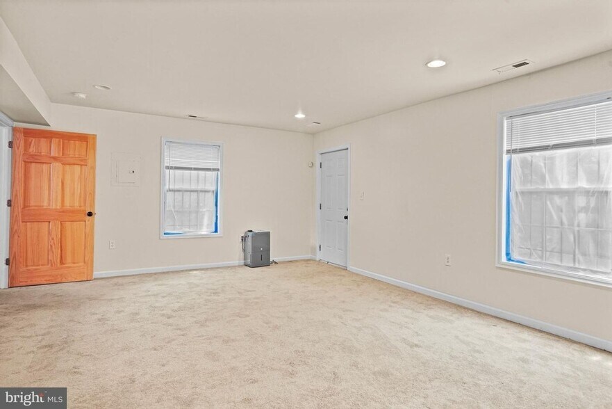 Building Photo - 5115 Bass Pl SE