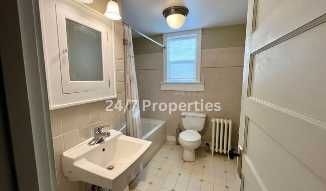 Building Photo - Unique Large 3BD I 2BA Home - Near Gabriel Park!