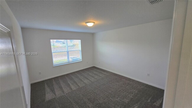 Building Photo - 487 Pine Tree Blvd