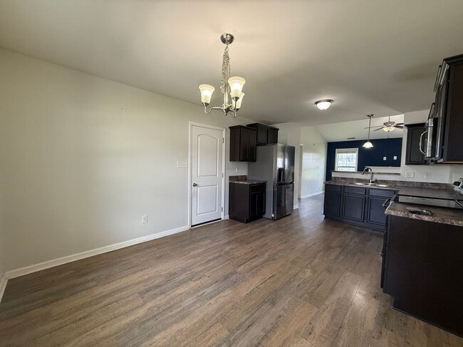 Building Photo - Absolutely Adorable!