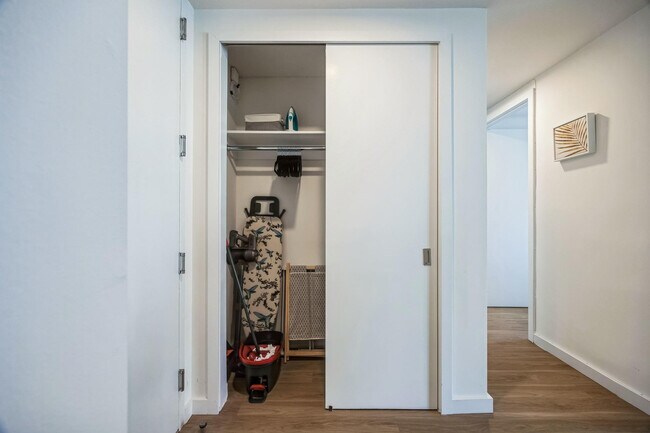 Building Photo - 68 W 37th St