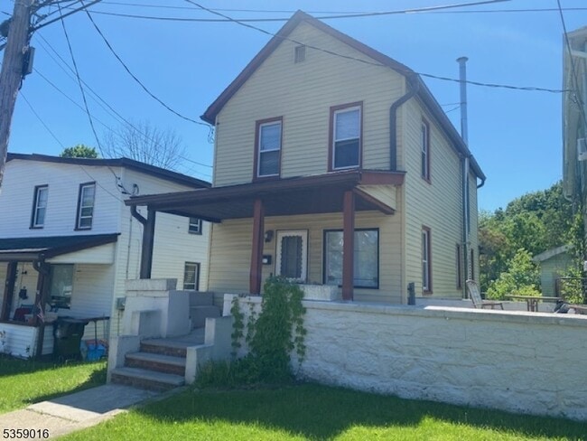 Primary Photo - 112 Stoll St