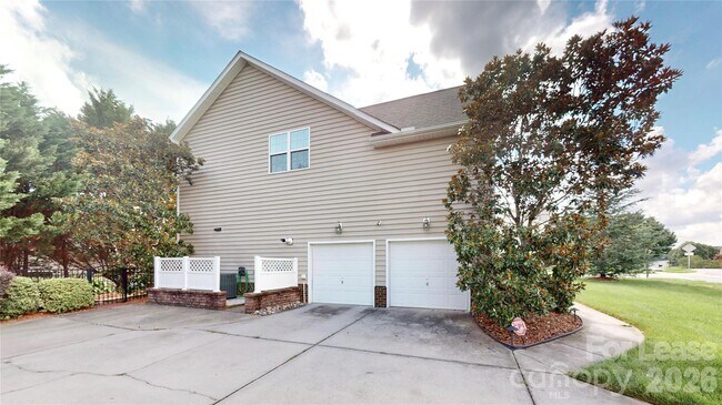 Building Photo - 1505 Aringill Ln