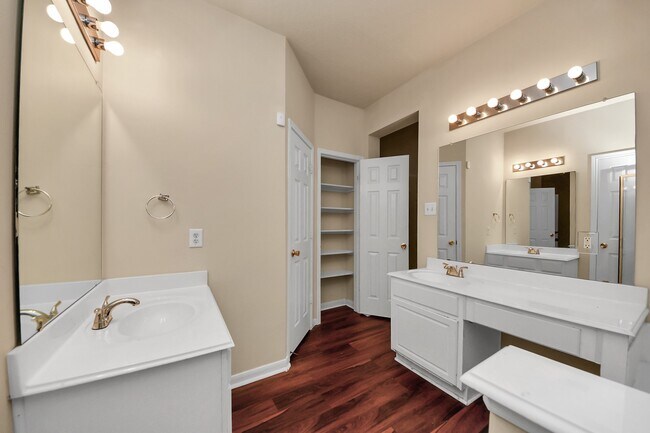 Building Photo - 530 Majestic Ridge Dr