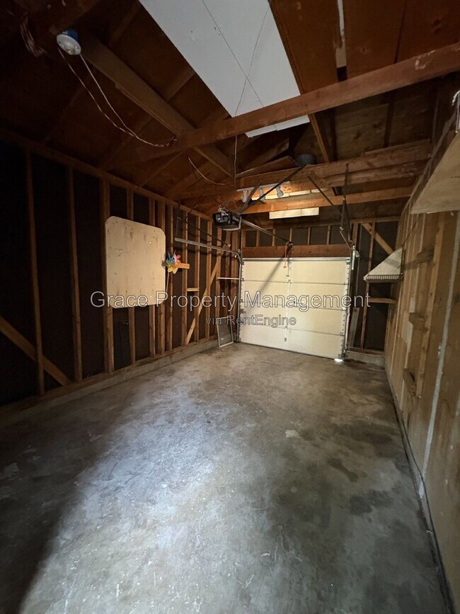 Building Photo - 1540 E 112th Pl