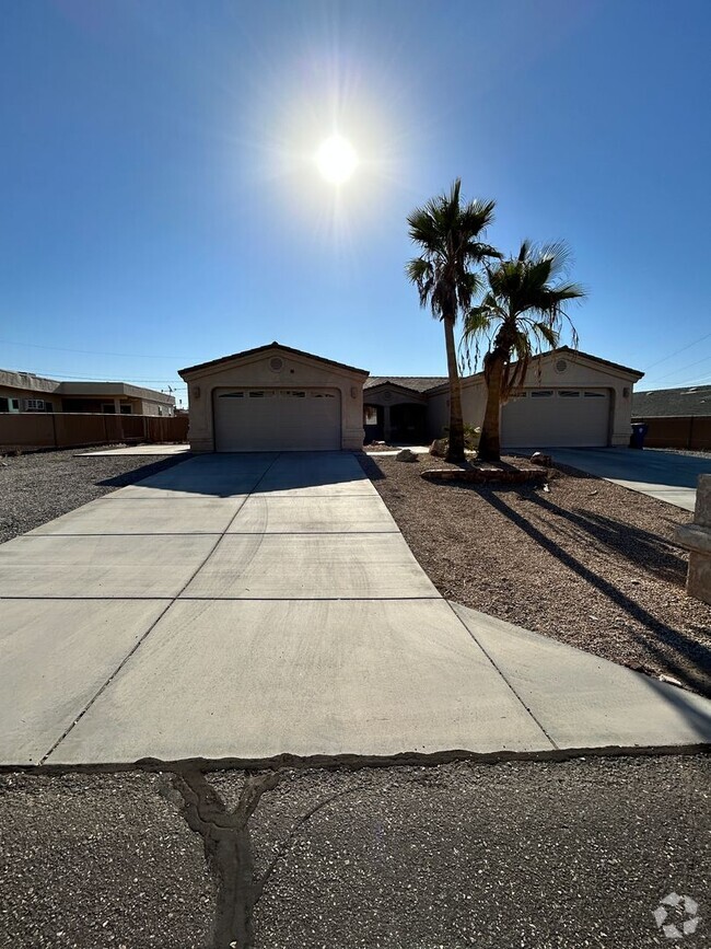 Building Photo - 3382 Iroquois Dr